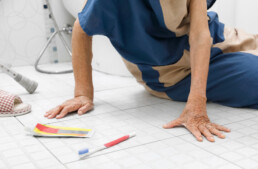 Ηλικιωμένη έπεσε στο μπάνιο | Ηράκλειος οίκος ευγηρίας