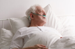 Ηλικιωμένος με άνοια στο νοσοκομείο | Ηράκλειος οίκος ευγηρίας